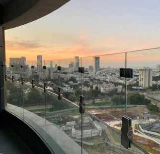 הגבהה זכוכית על זכוכית (2)