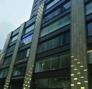 זכוכיות בשילוב תאורה