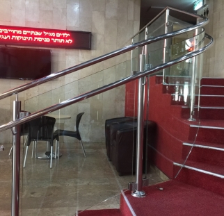 מעקות זכוכית  (3)